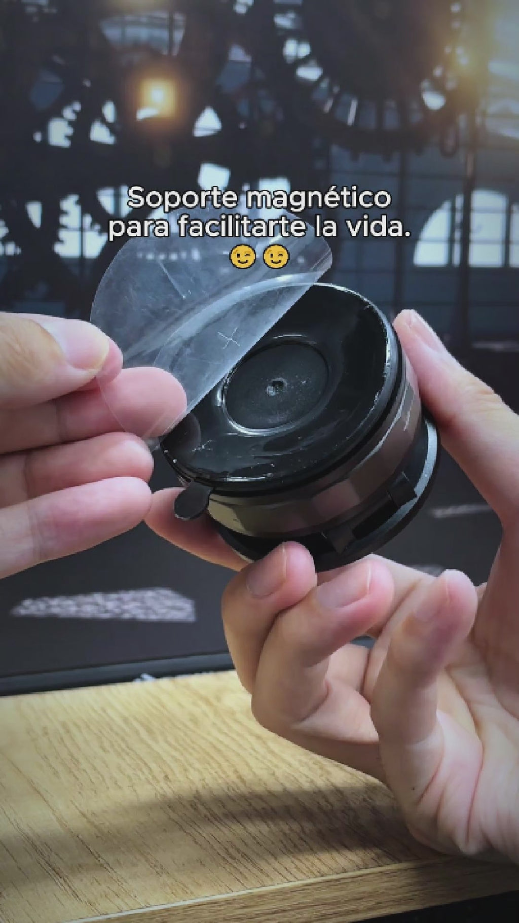 [Recomendación al por mayor] Compra al por mayor y disfruta de un descuento total del 50%-70% en cada artículo adicional. Este soporte magnético para teléfono gira 360°, se instala y retira fácilmente con una mano y es resistente y duradero.